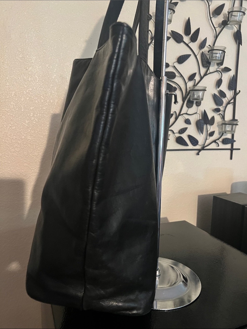 Classic Black Leather Tote Bag - Women - Picture 2 of 9